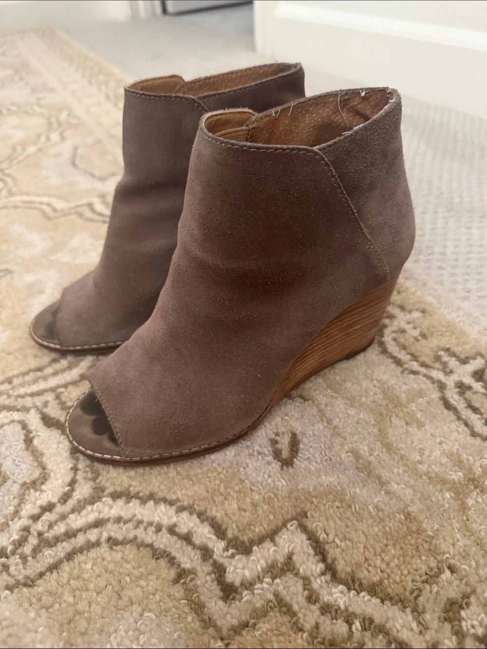 Lucky Brand Women’s Taupe Suede Peep-Toe Wedge Booties Size 7M